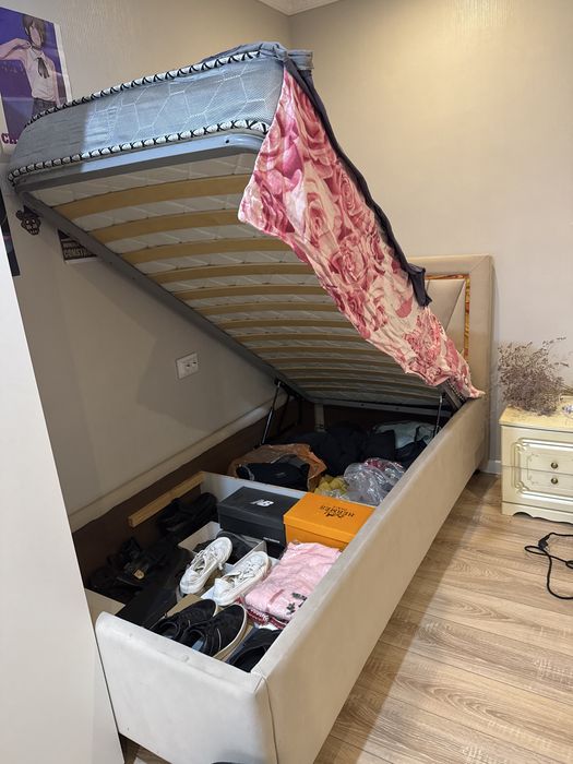 Продам кровати 2 шт одинаковые