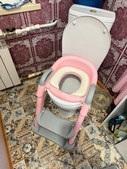 Продается накладка на унитаз для ребенка