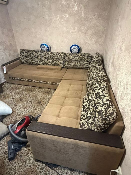Диван угловой продается