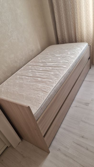 Кровать двойная , выдвижная