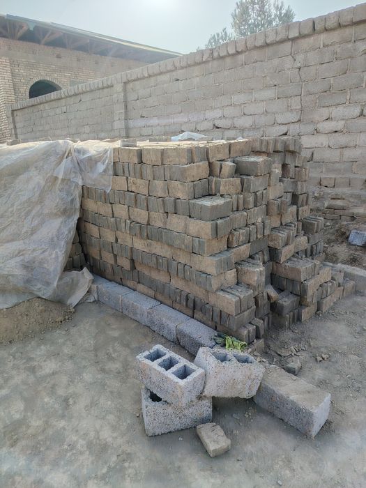 Xom gisht sotiladi 600 sum