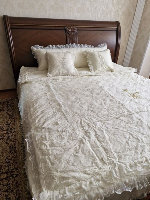 Продаётся кровать двуспальная