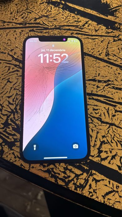 Vind iphone 12 sau si schimb cu atv 125 cc pertul este 700 lei