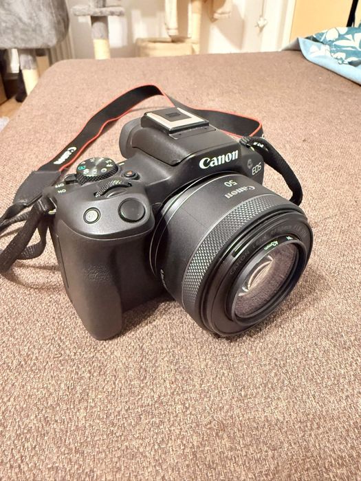 Canon R50 + Obiectiv Rf 50mm f.18 (Verificare in Bucuresti)
