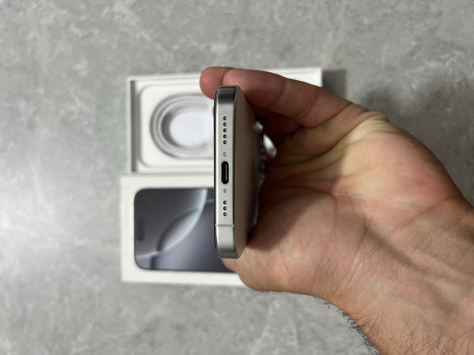 iPhone 16 Pro 256GB White Titanium