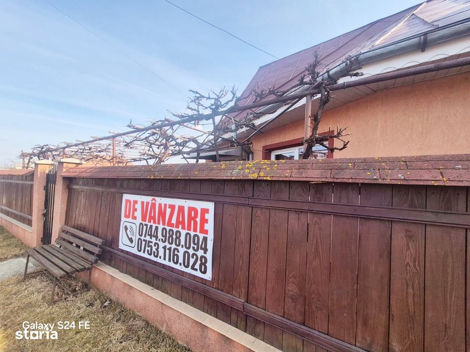 Casă din cărămidă și teren generos, comuna Dobreni