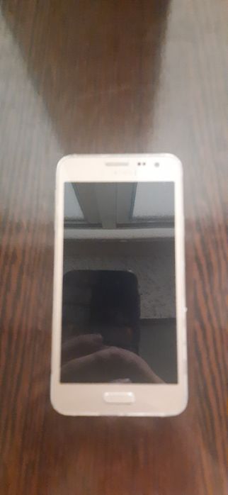 Telefon sotiladi samsung a3 narxi 180.000 yana kelishiladi