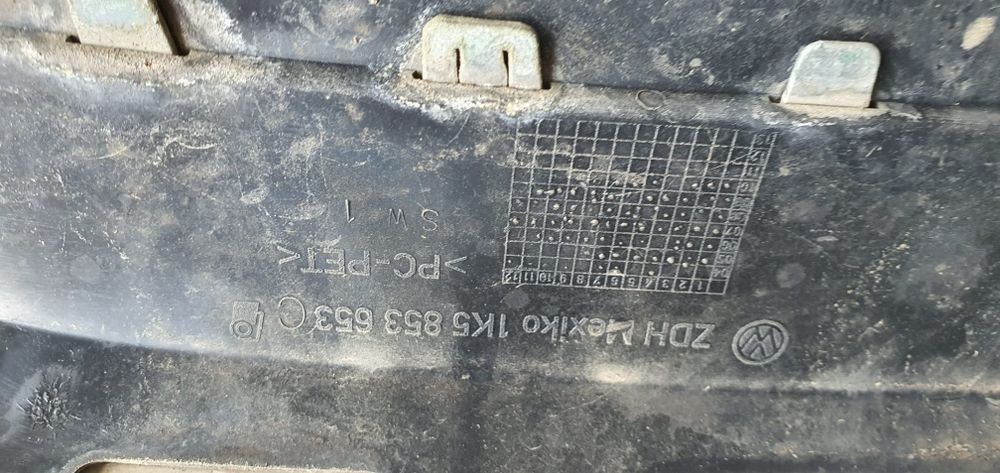 Grilă centrală Golf 5 cu siglă Volkswagen 1K5853651  originală