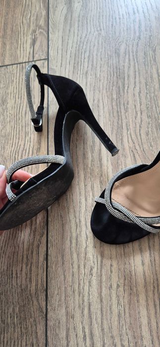 Обувки на висок ток