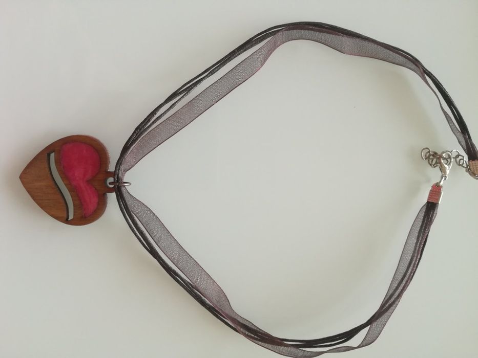 Колиета от дърво и смола