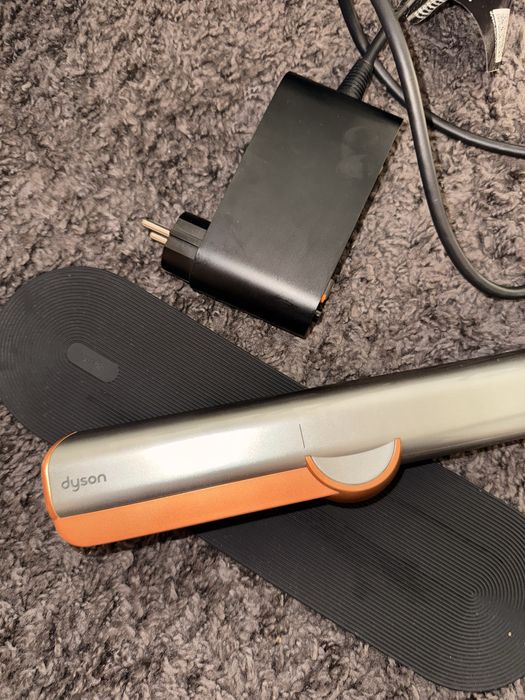 Dyson Airstrait - преса/сешоар