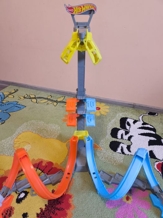 Hot wheels писта лупинг