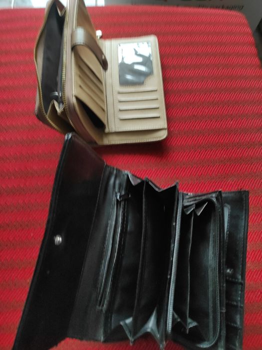 Plicuri, portmonee cu multe sertare diversificate