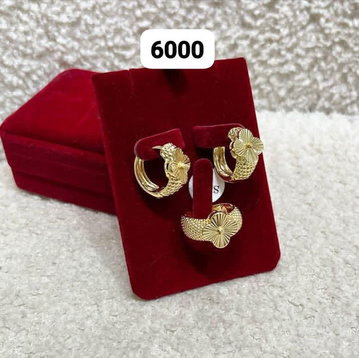 Бары таза титан қараймайды