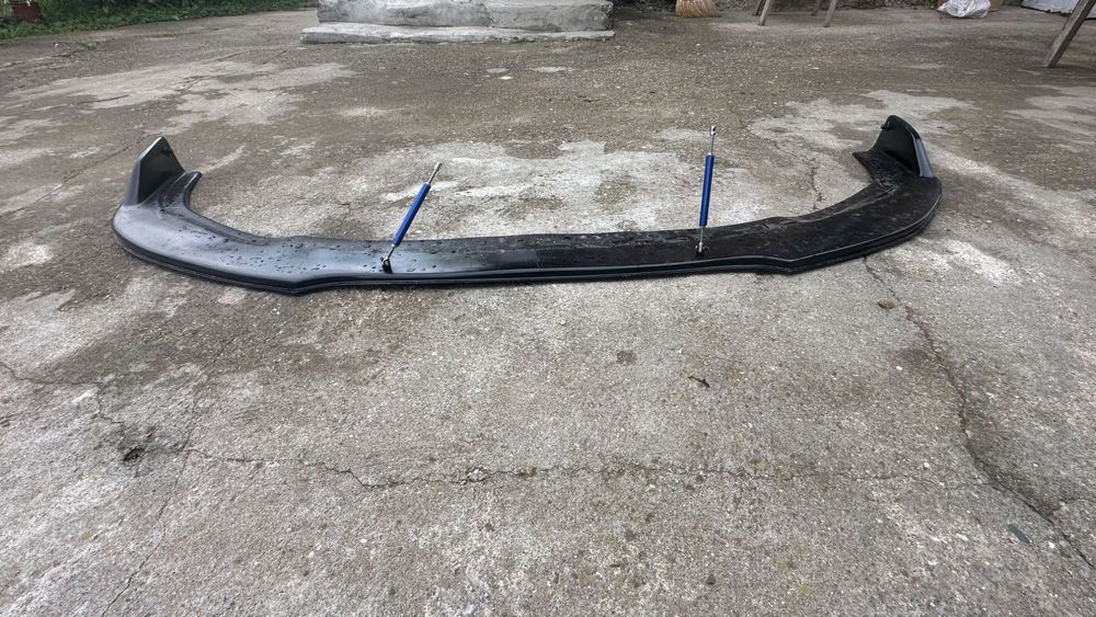 Vând lip de Honda adaptat pe golf 4 și eleron de golf 4 ver1 nou