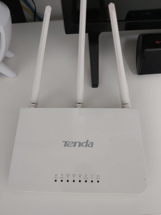 Router Tenda model F3
