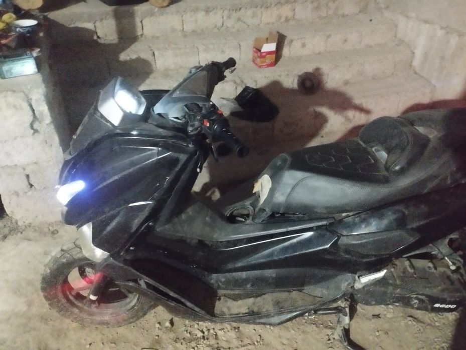 Skuter s max sotiladi 150cc