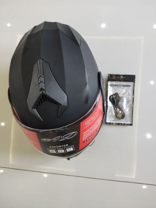 Skuter va motosikllar uchun led chiroqli kaska