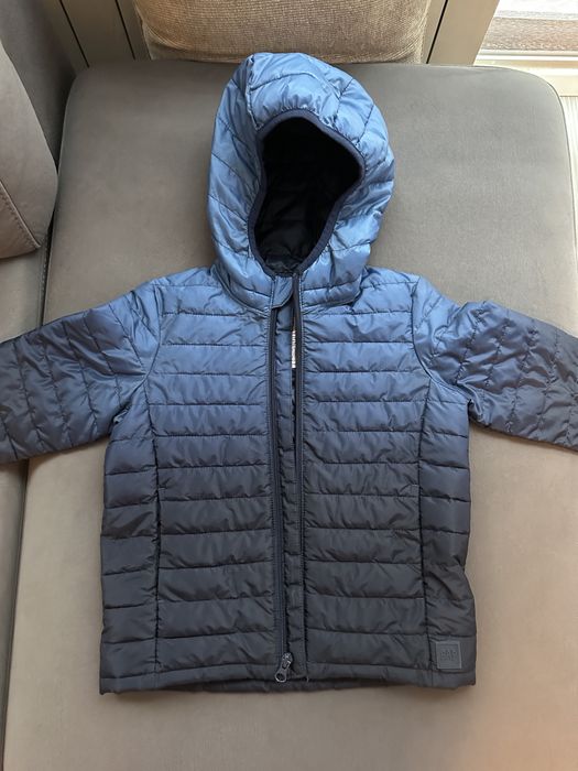 Продавам детски якета Boss, GAP, размер 126