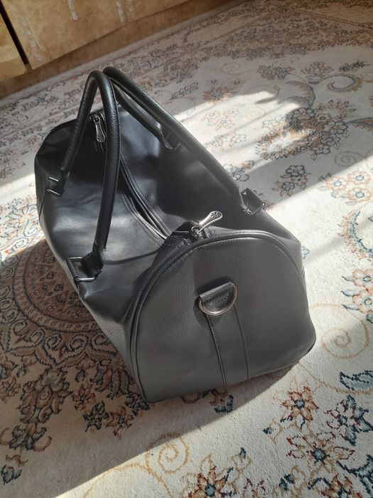 Спорт сумка.  Қара түсті.  Бірақ рет қолданған.