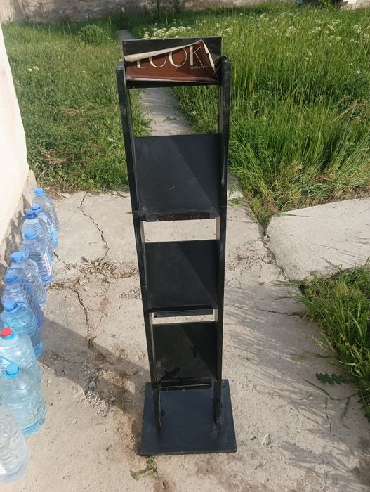 Торговая стойка деревянная