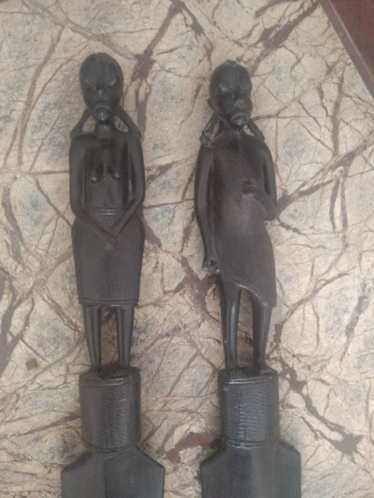 Se vinde, sabie sculptata,lemn Abanos 2buc.(Barbat,femeie)