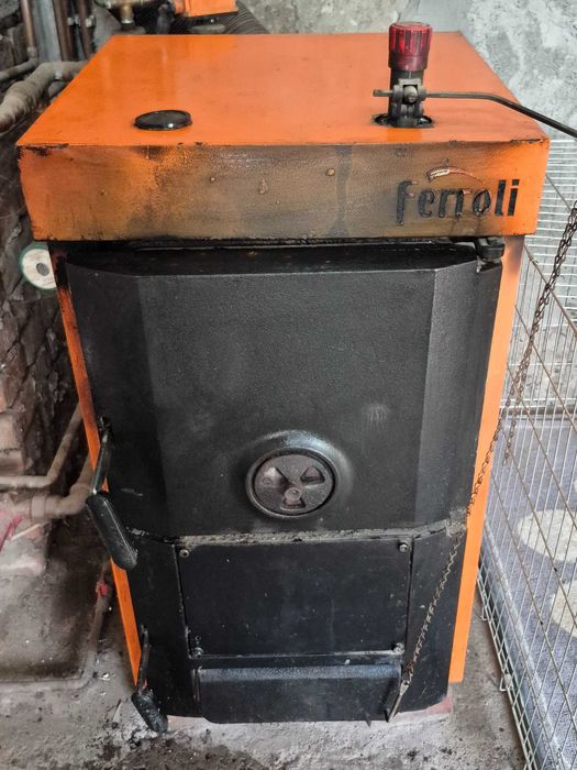 Centrală termica pe lemne Ferroli si 2 uși lemn brad