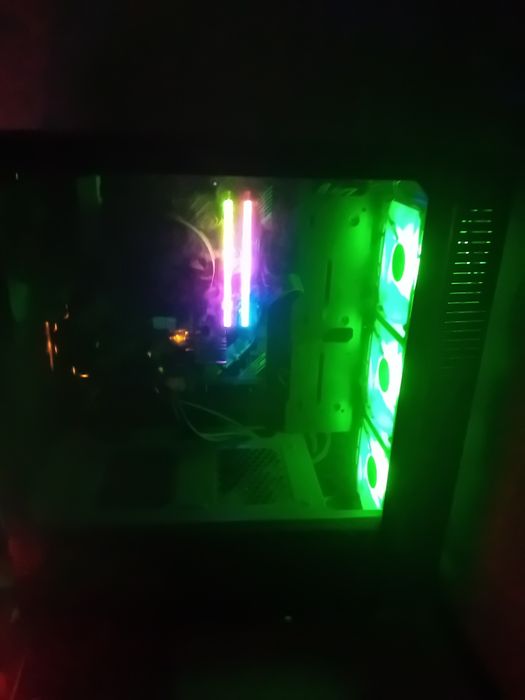 Геймърски компютър asus