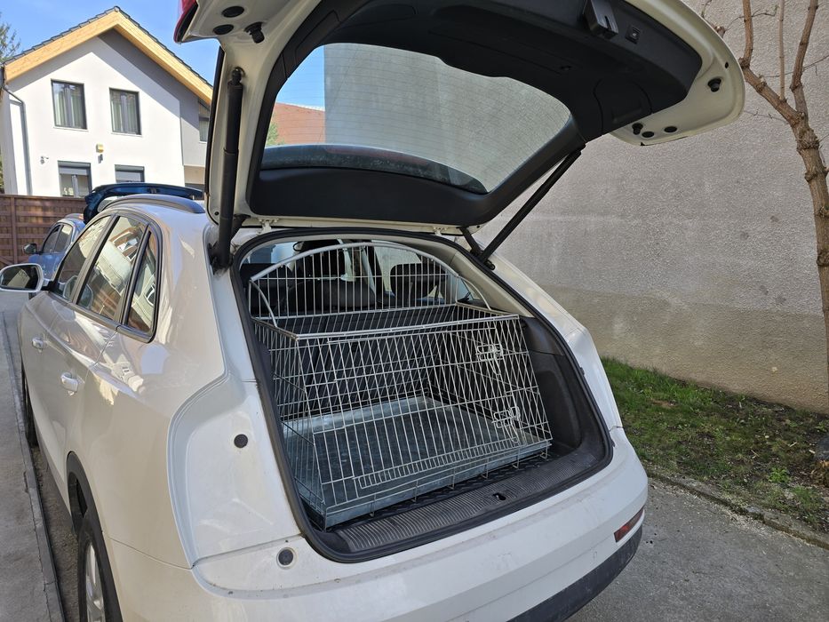 Cușcă pentru cățel pentru portbagajul mașinii