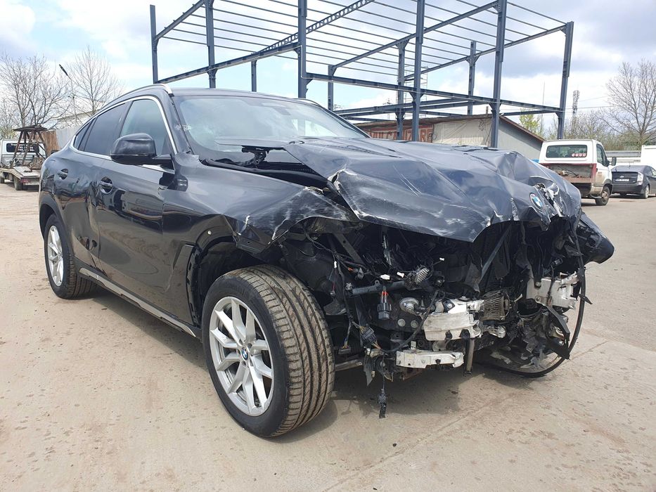 BMW X6. 4.0i, XDrive, Hibryd, fabricatie 2022 inmatriculat RO avariat