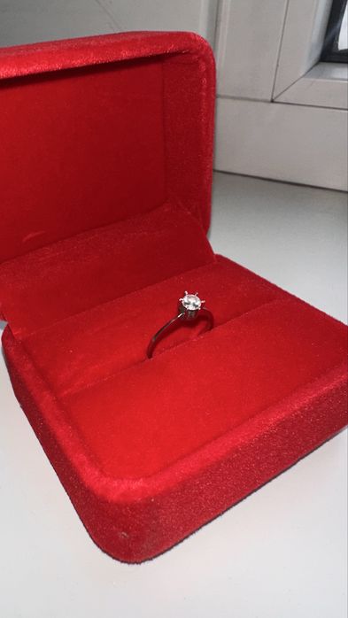 Кольцо белое золото с бриллиантом