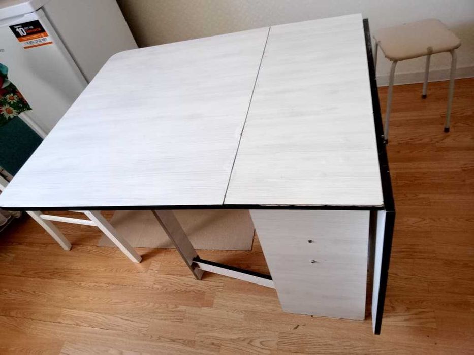 Продам стол-книжку