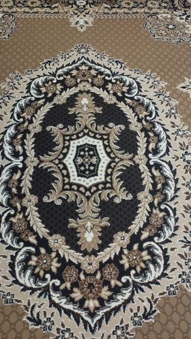 Ковёр качественный. Чистый