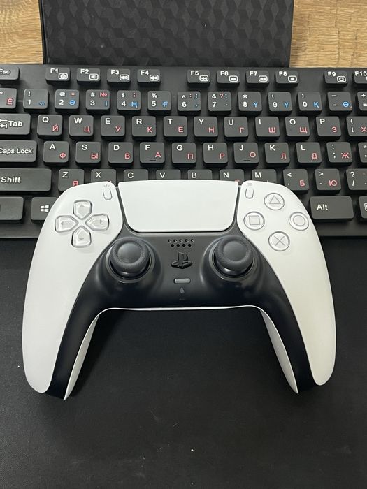 Продам срочно Джостик PS5