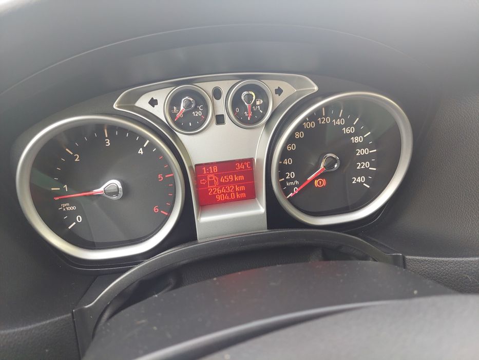 Vând Peugeot și Ford  Focus