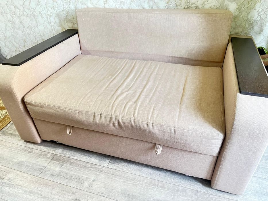 Продам комплект из двух диванов