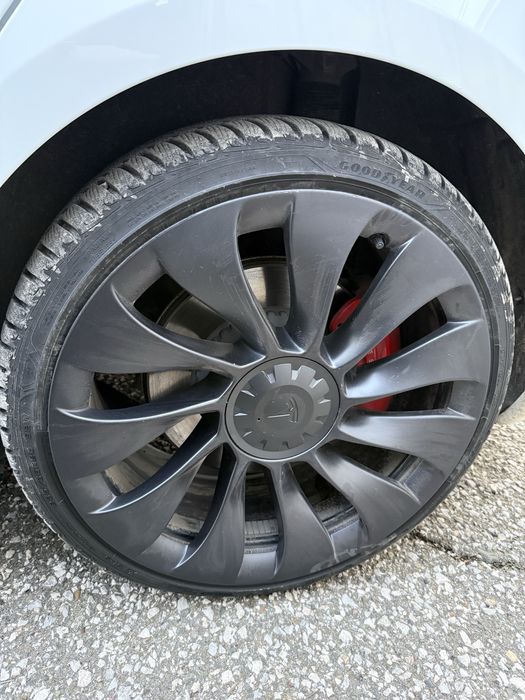 Джанти с гуми Тесла Модел3 Перформънс