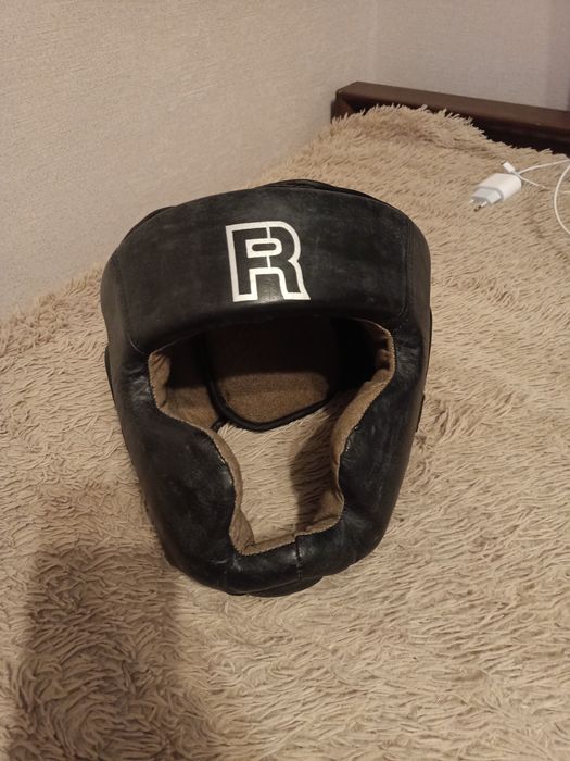 Продам шлем боксерский кожанный