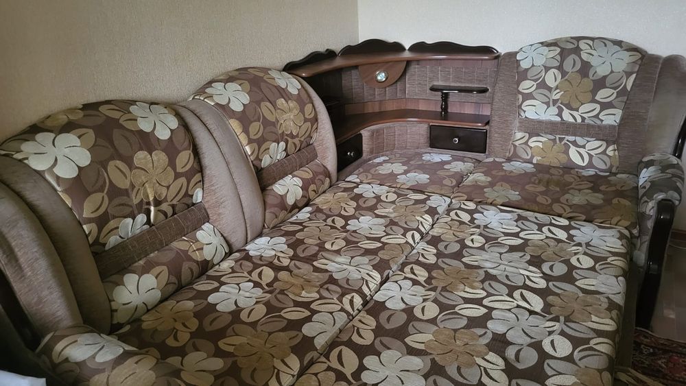 Срочно продам диван с креслом