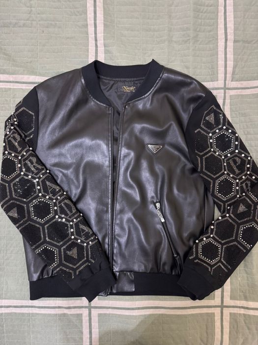 Кожаный бомбер.