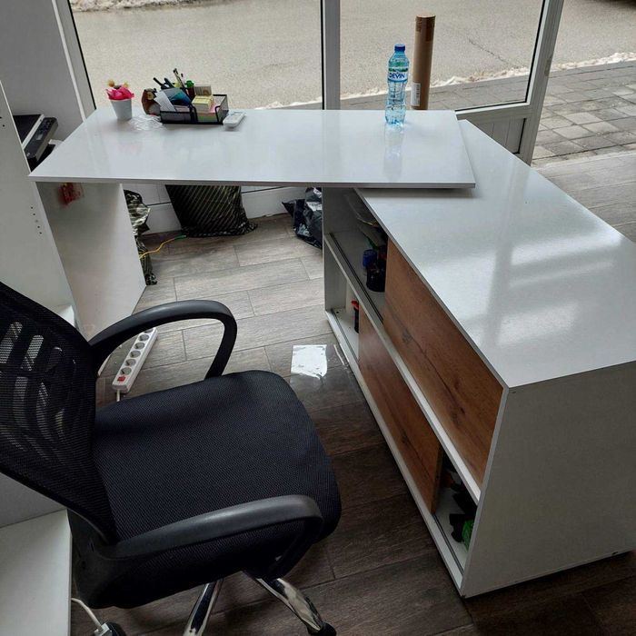 Продавам бюро - бял гланц, безплатна доставка до 100 км