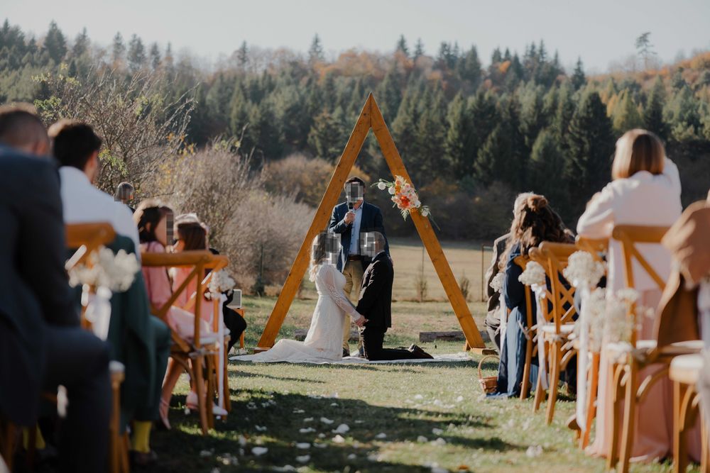 Arcadă A-frame din lemn pentru nuntă / evenimente – decor foto