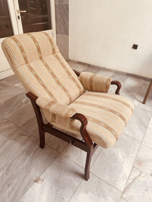 Удобно скандинавско кресло – масивно дърво, висок комфорт