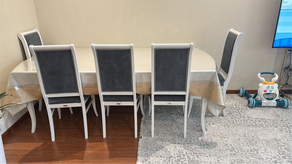 Стол со стульями от Cara hardwood