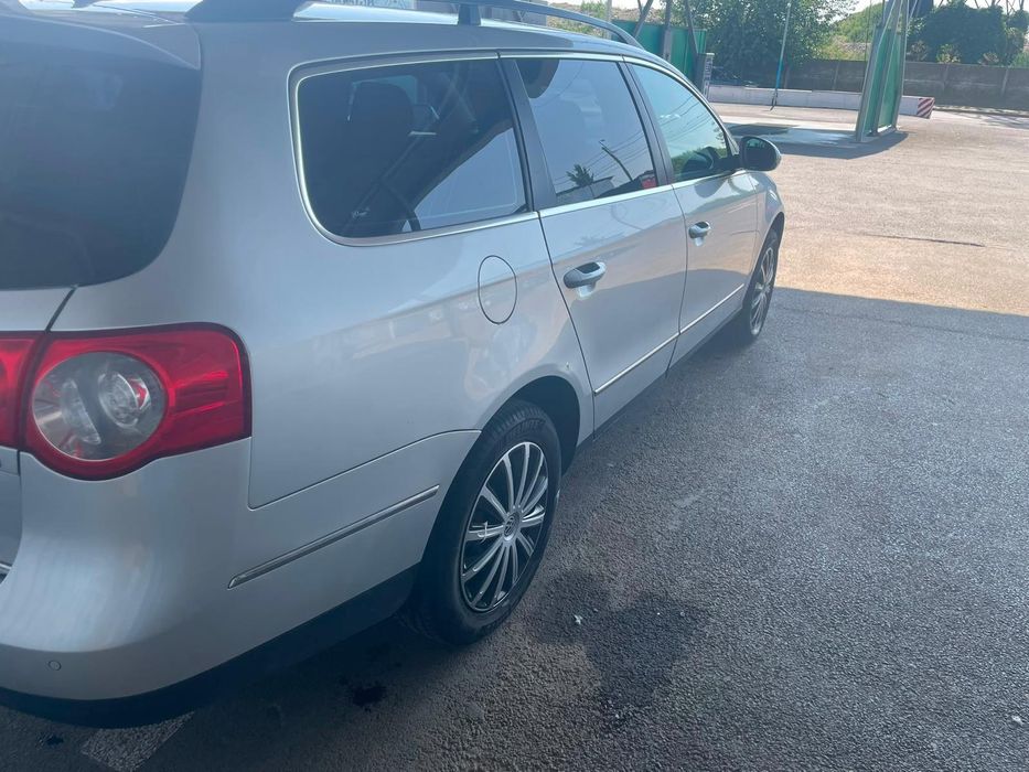 Vând Volkswagen passat citiți anuntul