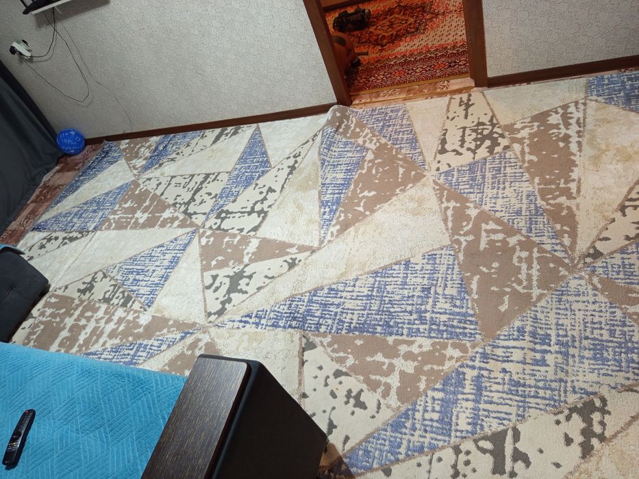 Продам ковер в отличном состоянии