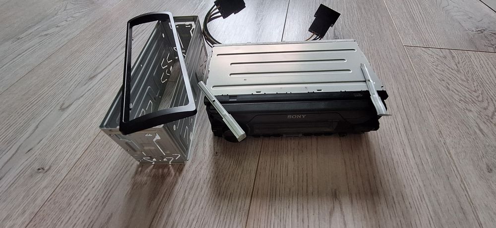 Авторесийвър Sony DSX-A212UI