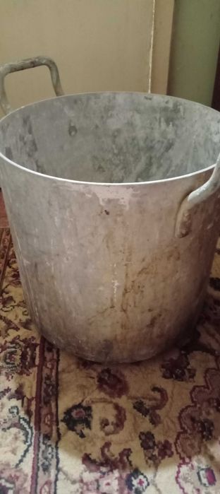 Кастрюля,большая металическая