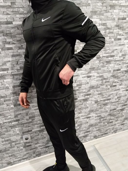 Спортен екип от полиамид и еластан