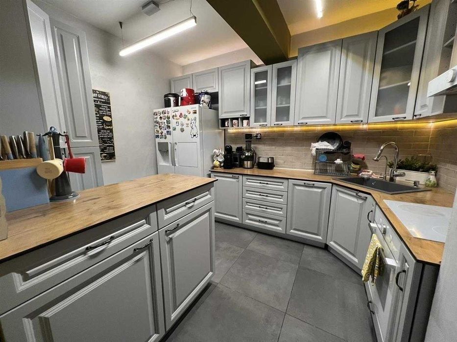 Дава се под наем Двустаен апартамент в София, Зона Б-18 - 75 кв.м за 714 € - Снимка #1